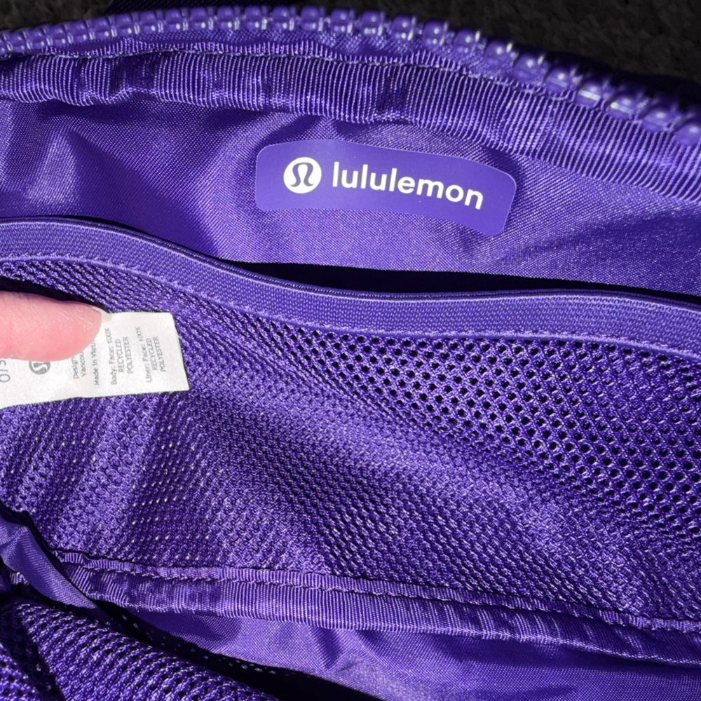 Lululemon Everywhere Belt Bag 1L Wobbley Wordmark Atomic Purple Petrol - Picture 4 of 6